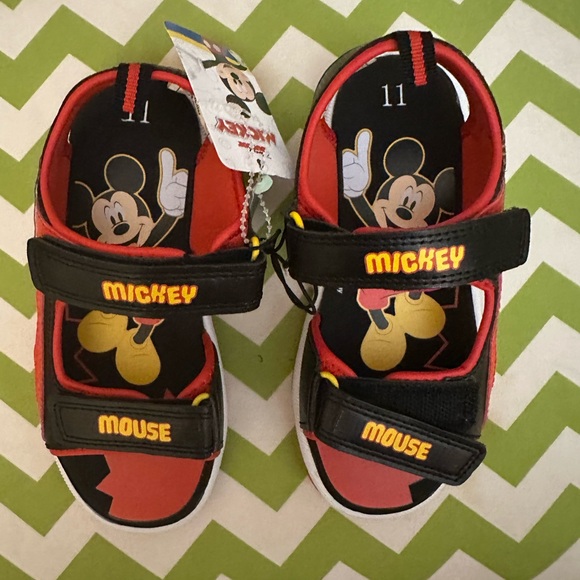 NWT Disney Mickey Mouse Red Black Sandals Size 11 - Picture 4 of 4